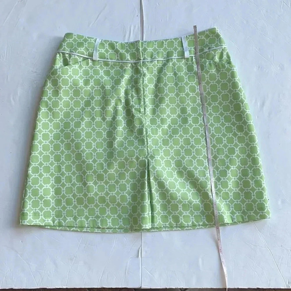 Tail golf skort, skirt w/ attached shorts, lime green & white print. Size 4 - Picture 5 of 10